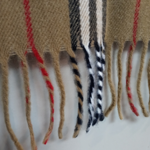 Burberry Vintage Check Brushed-Cashmere Scarf - Picture 5 of 14